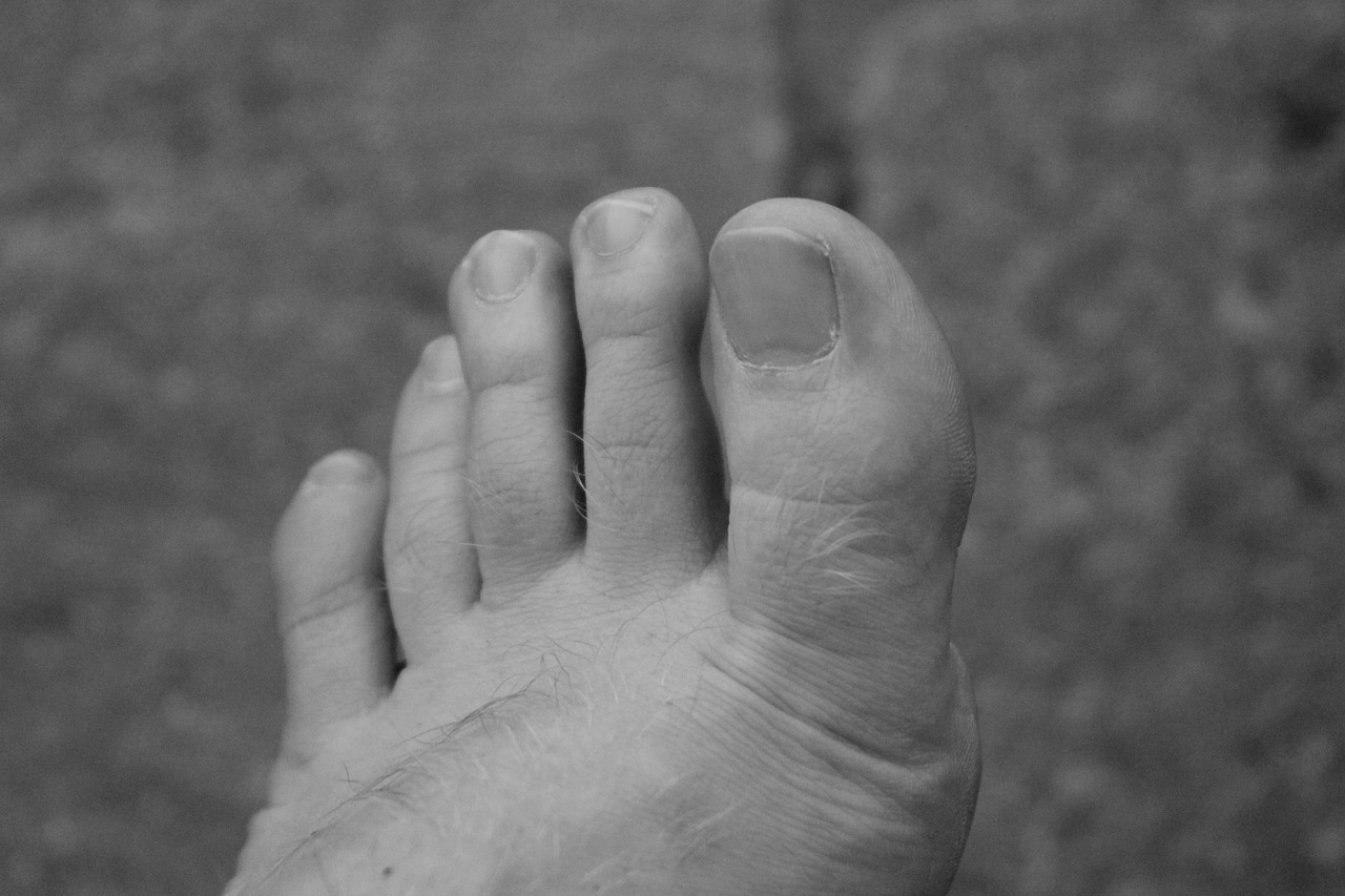 foot ten black and white free photo
