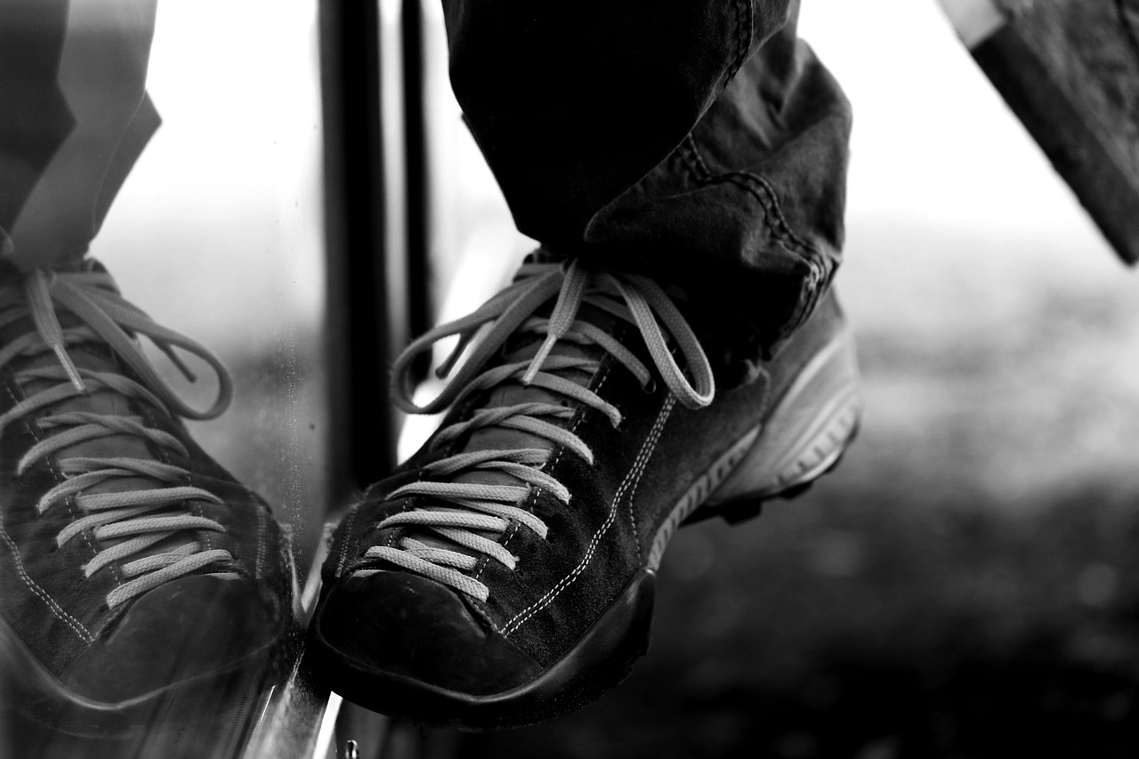 foot shoe reflection free photo