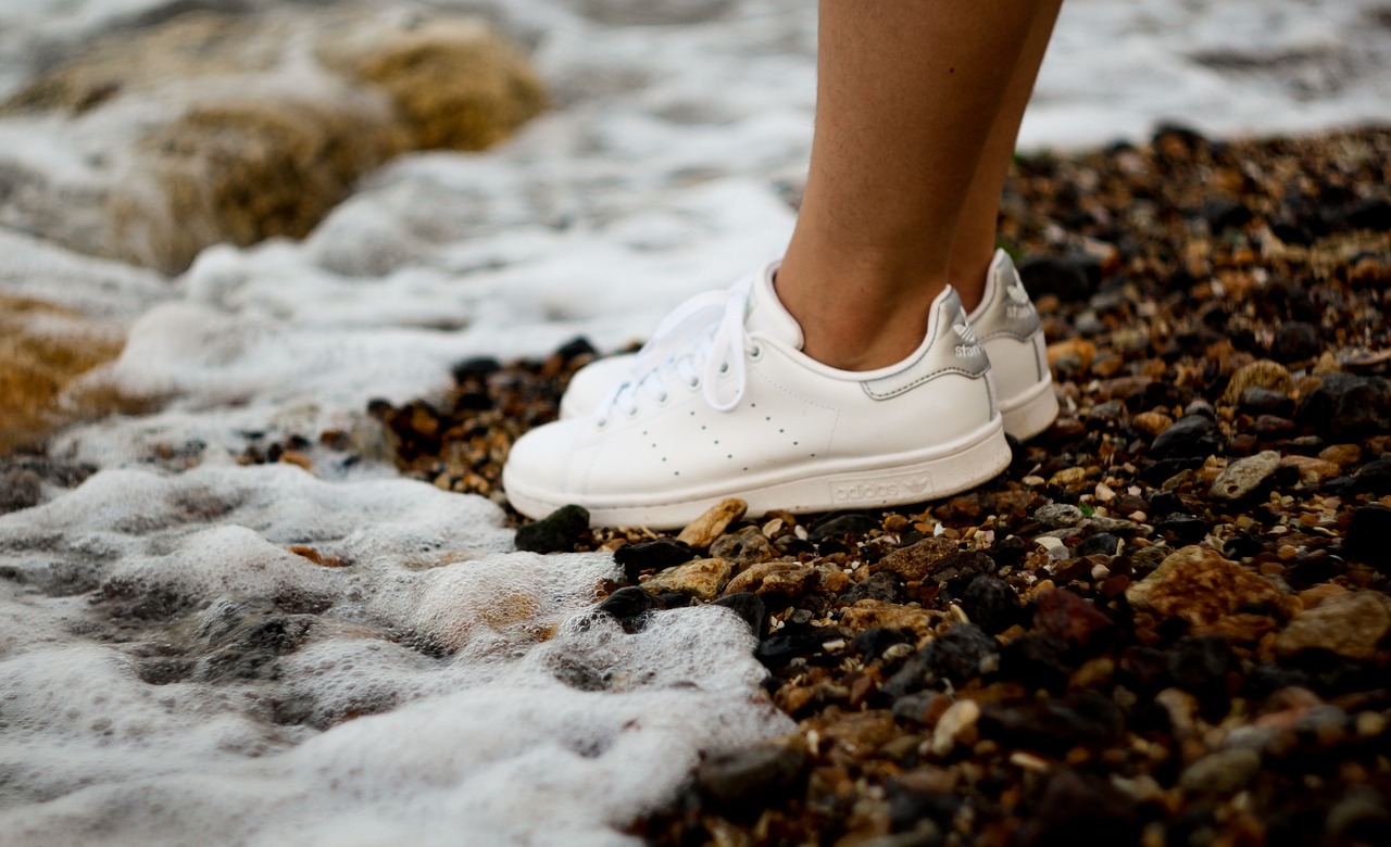 foot shoes the sea free photo