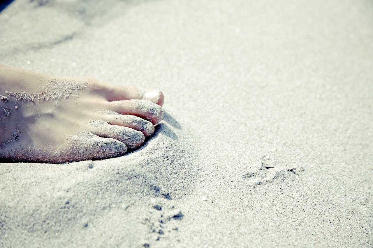 foot barefoot sand beach free photo