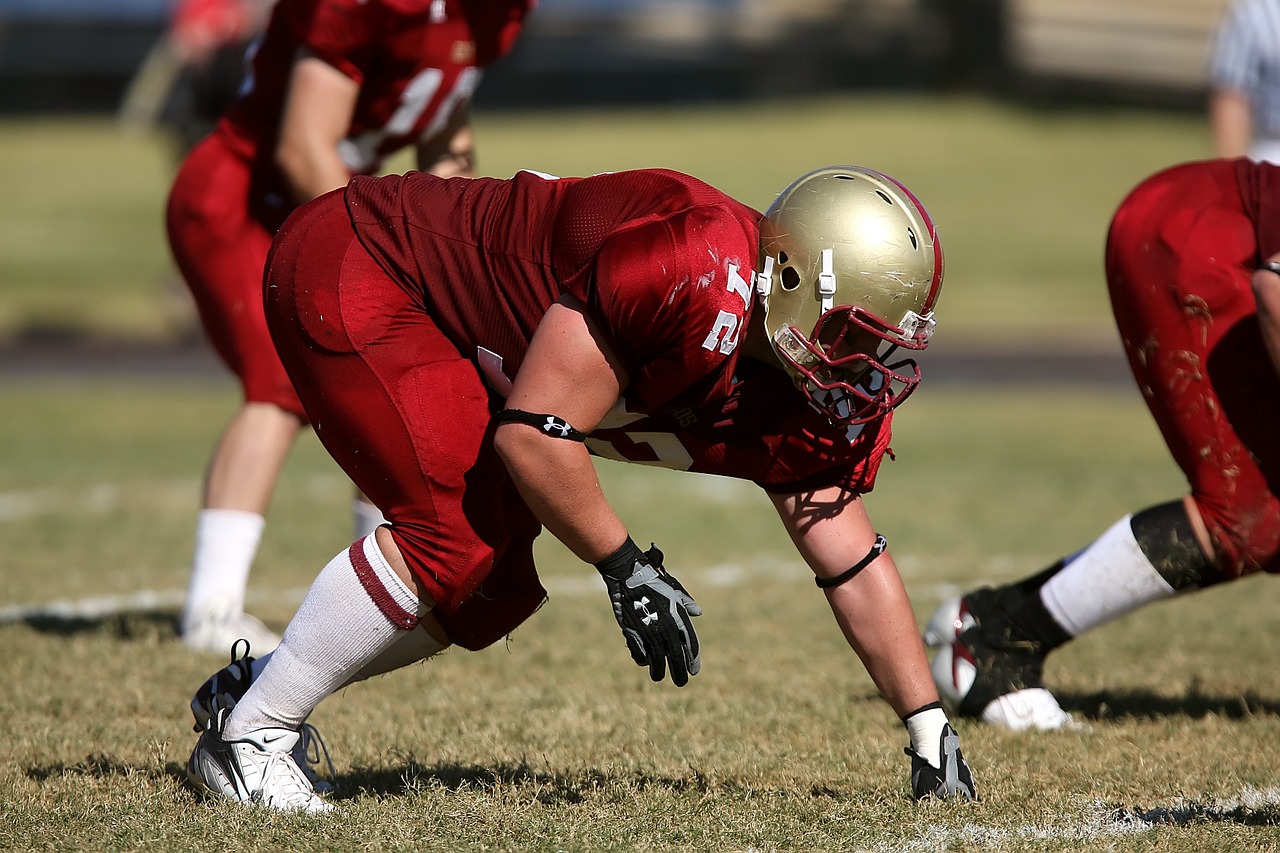 edit-free-photo-of-football-lineman-helmet-player-sport-needpix