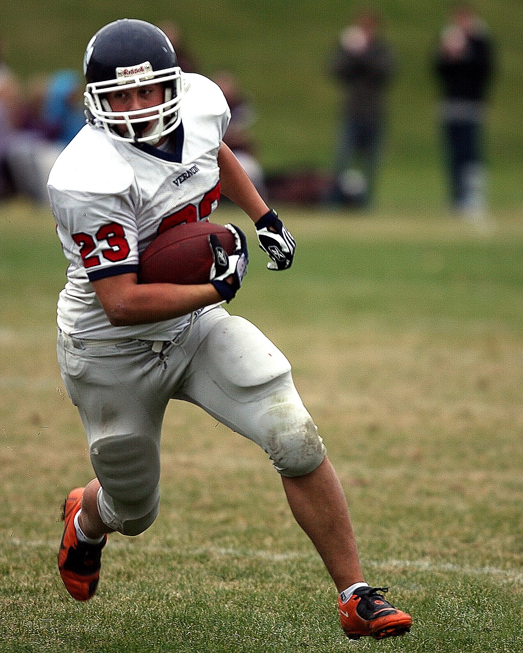 football running back ball carrier free photo