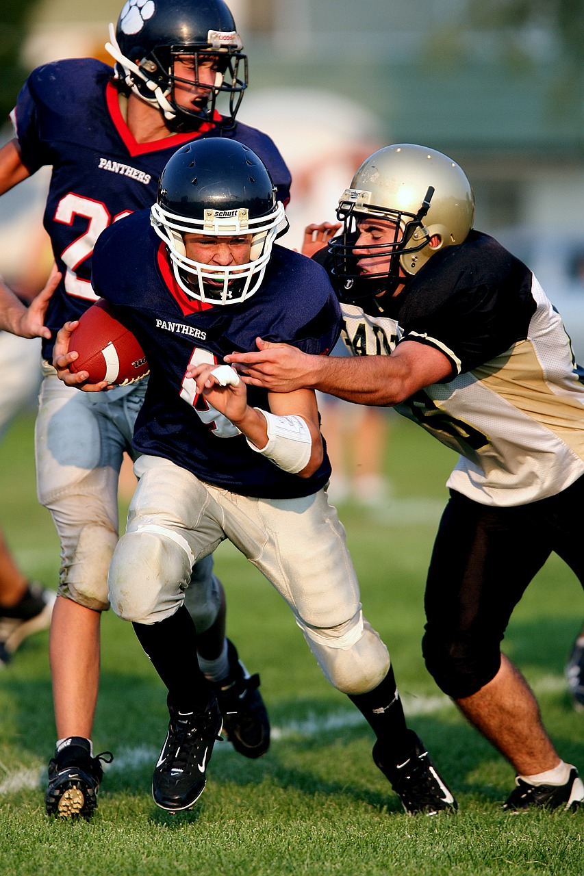 football quarterback running back free photo