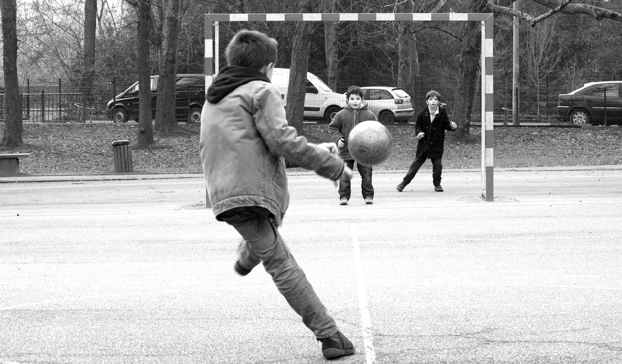 football play children free photo
