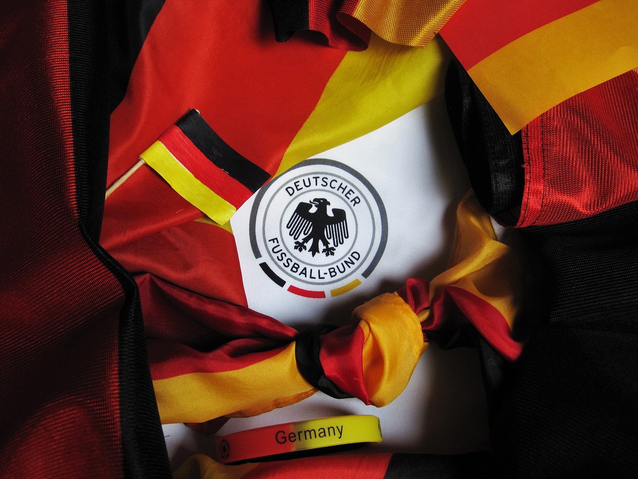 football europameisterschaft germany flag fanartikel free photo