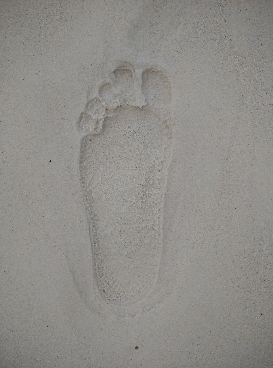 footprint stand sand free photo