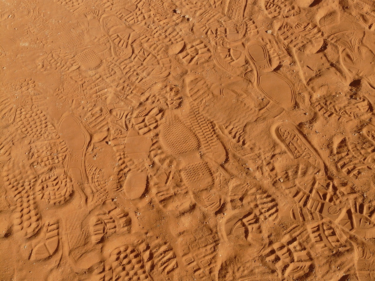 footprints sand desert free photo