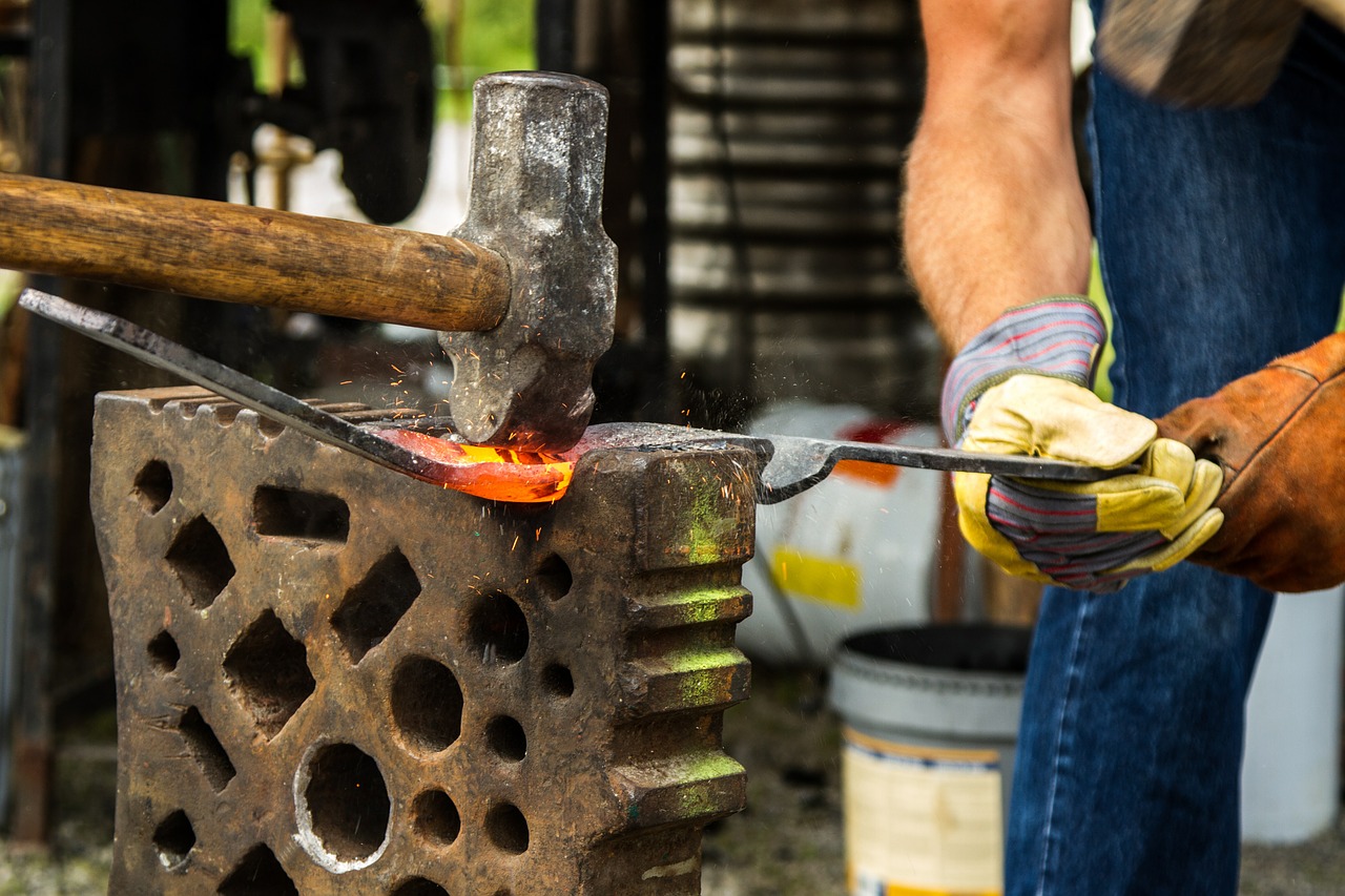 forge blacksmith hammer free photo