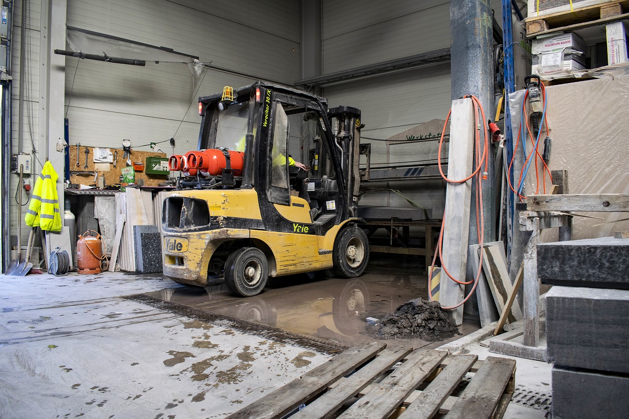 forklift  industry  workshop free photo