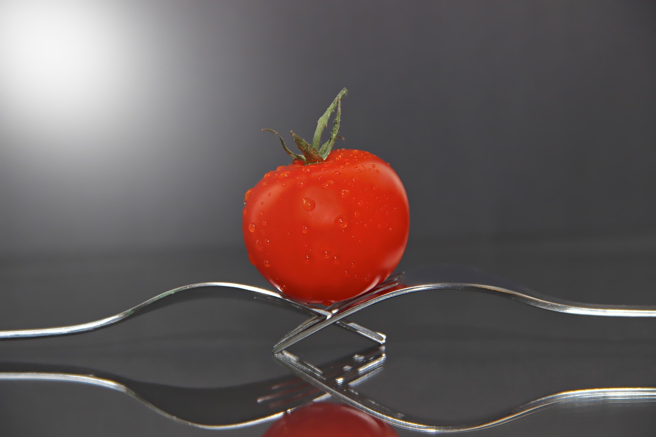 forks  tomato  still life free photo