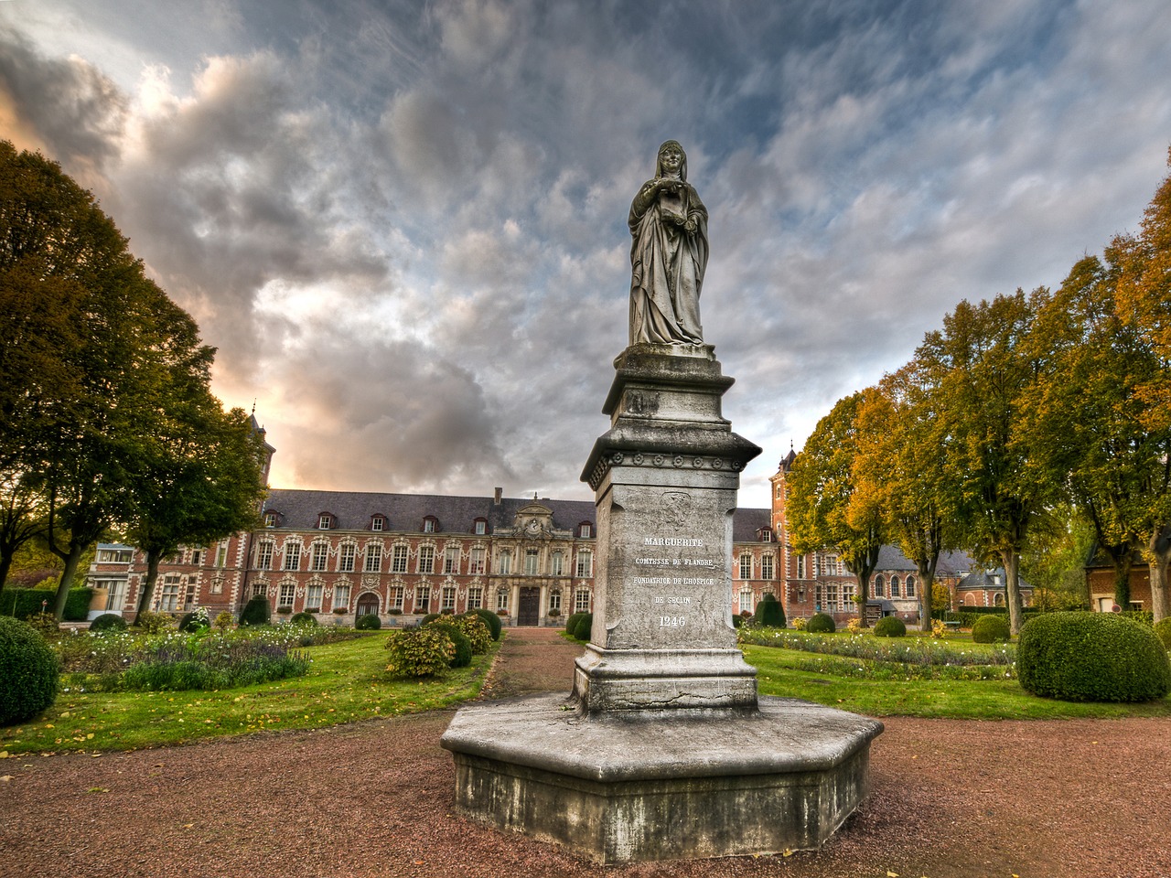 former psychiatric hospital seclin statue free photo