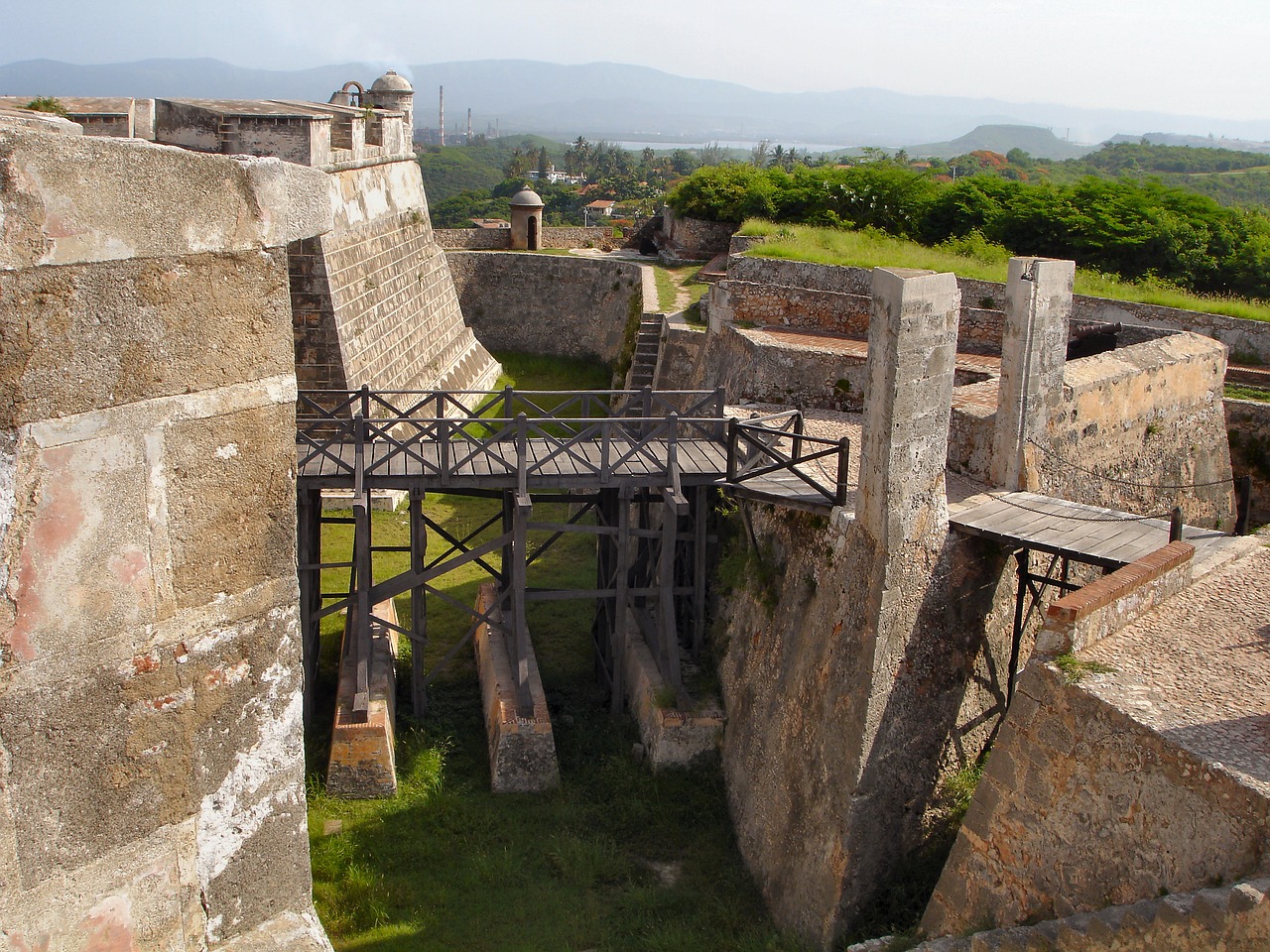 fort castle santiago de cuba free photo