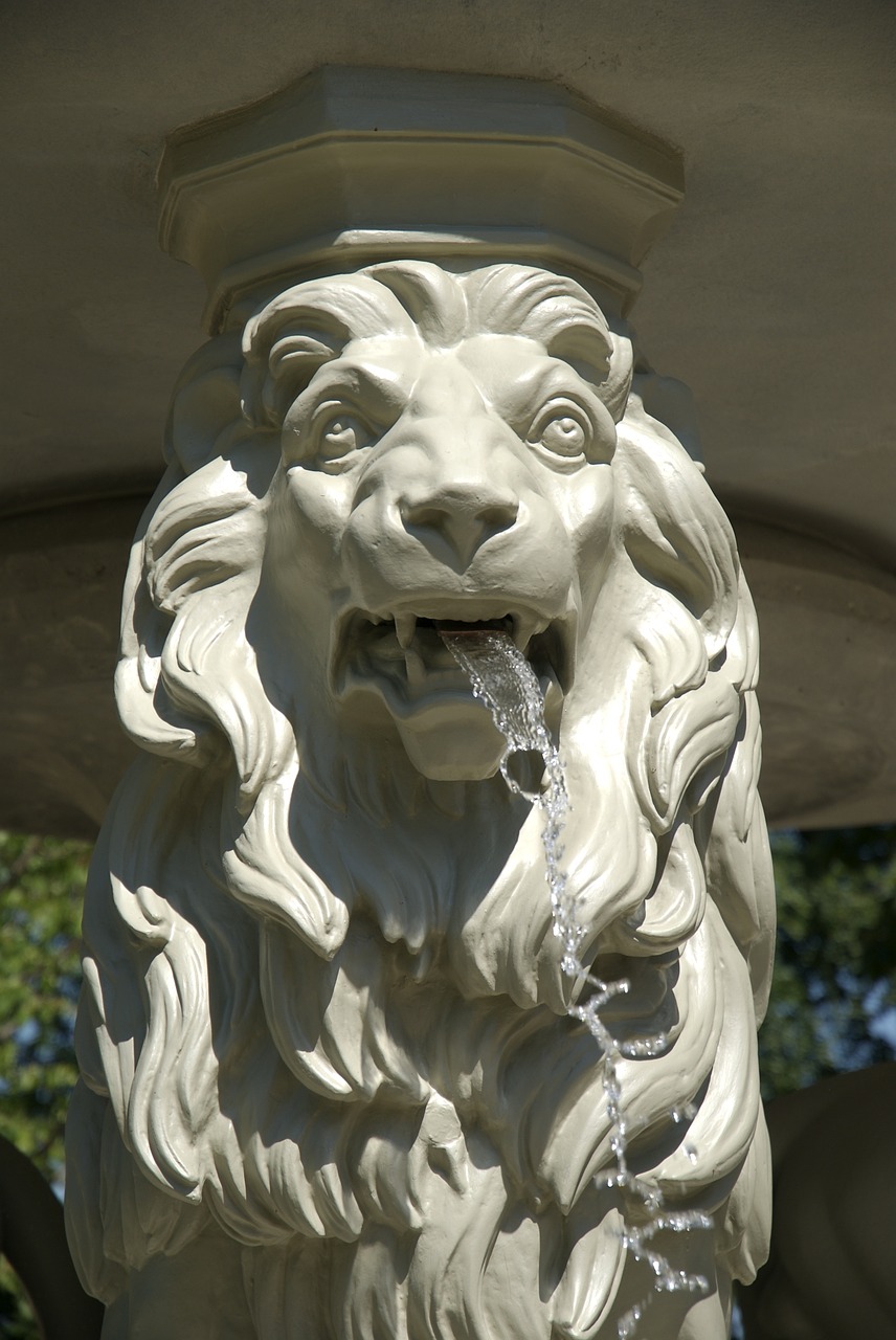 fountain lion statue free photo