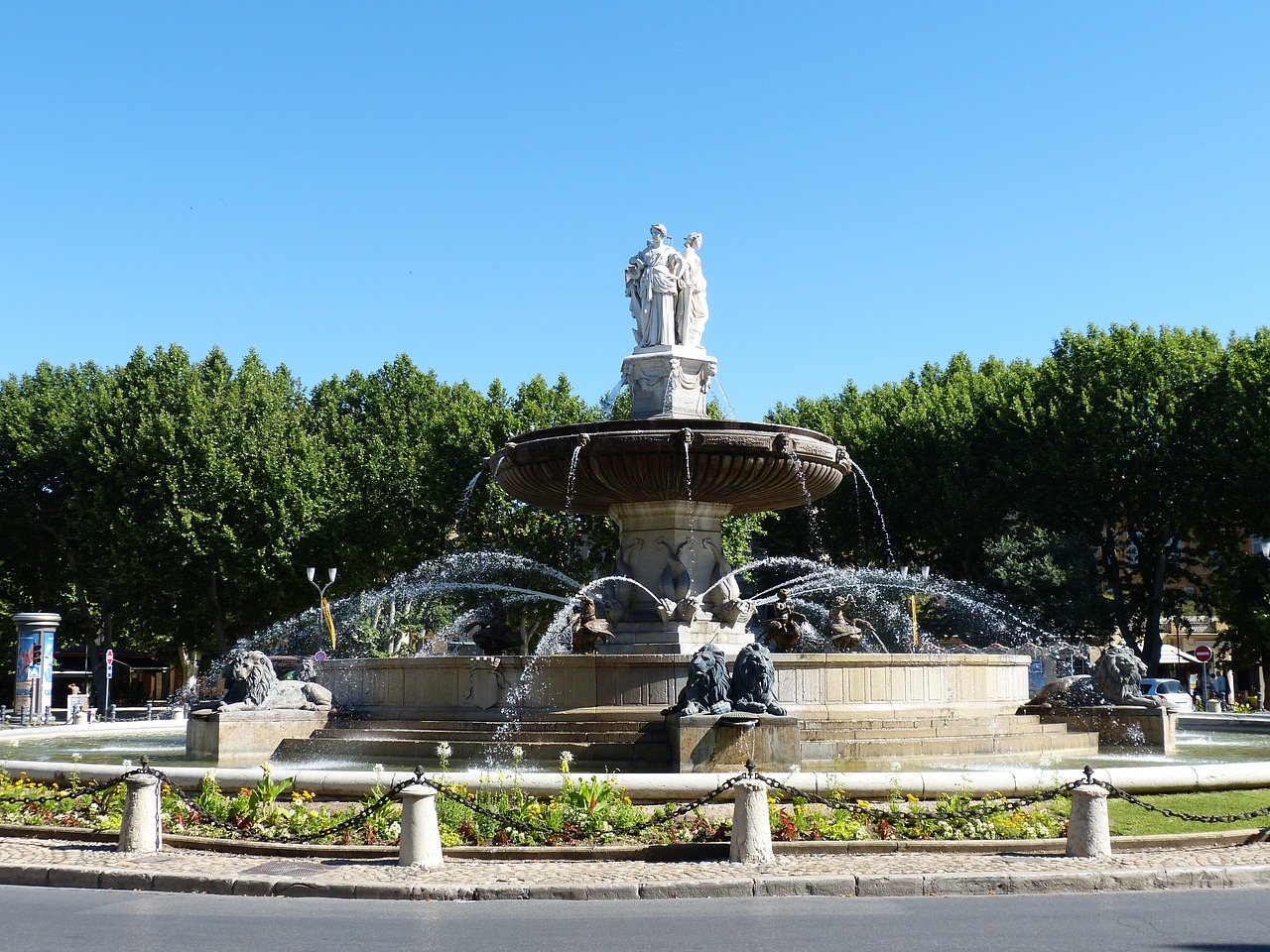 fountain lion sculpture free photo