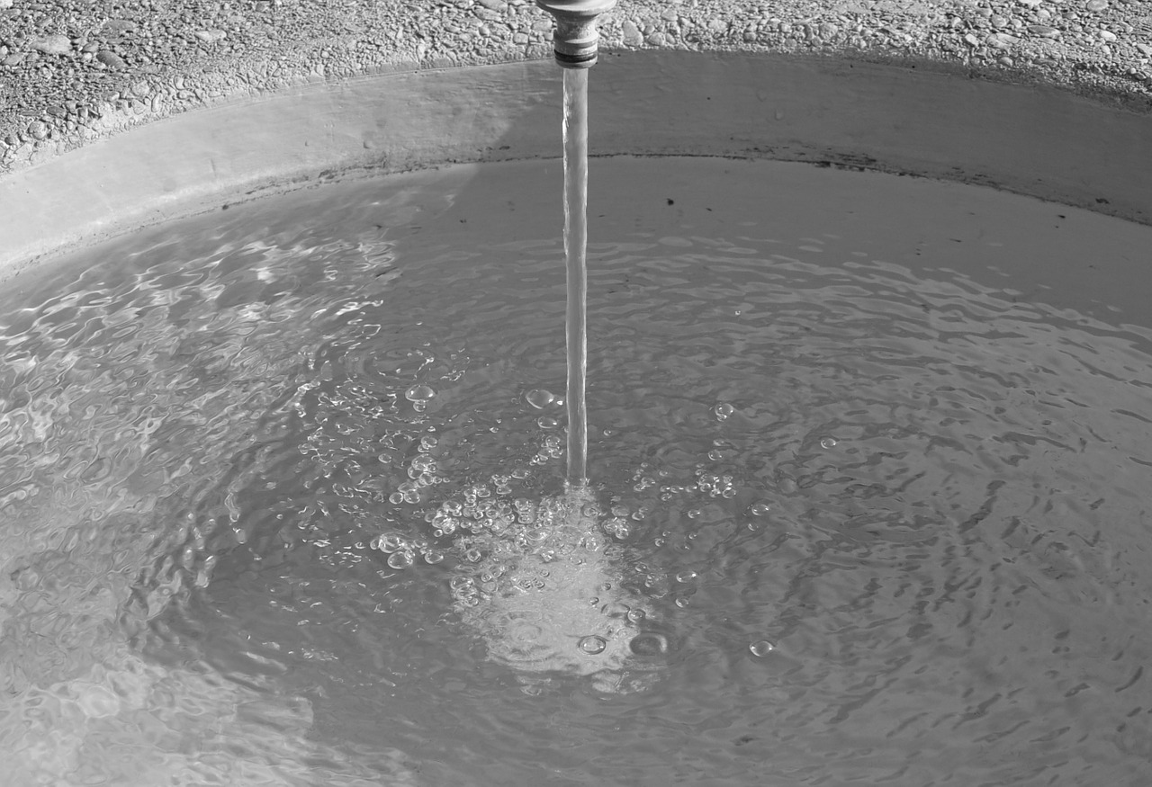 fountain water flow free photo