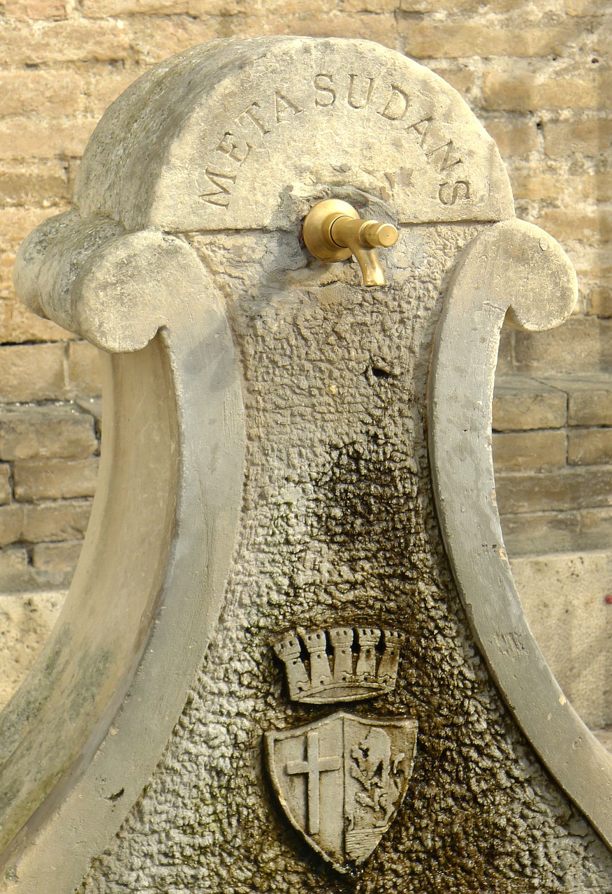 fountain assisi coat of arms free photo