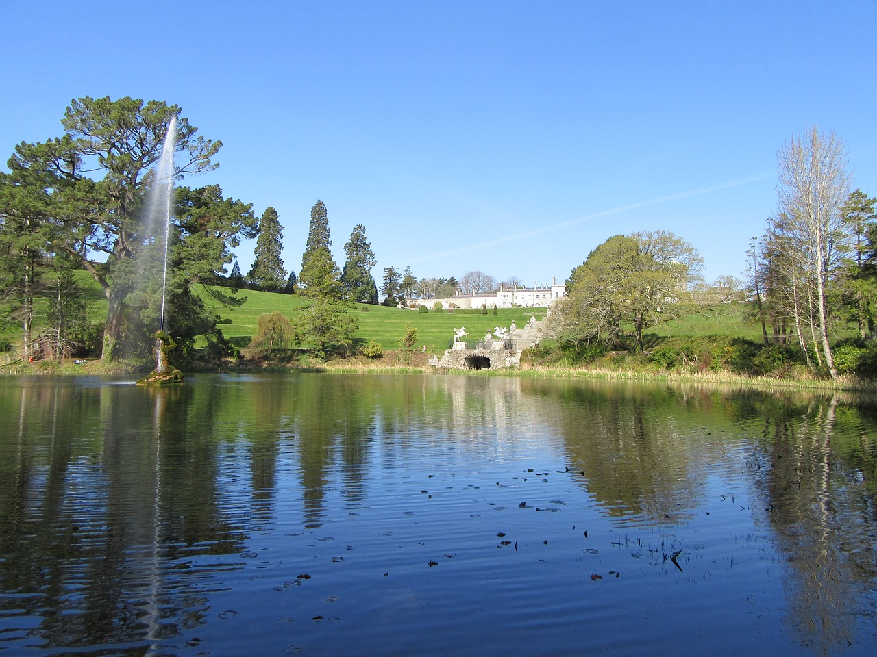 fountain lake castle free photo