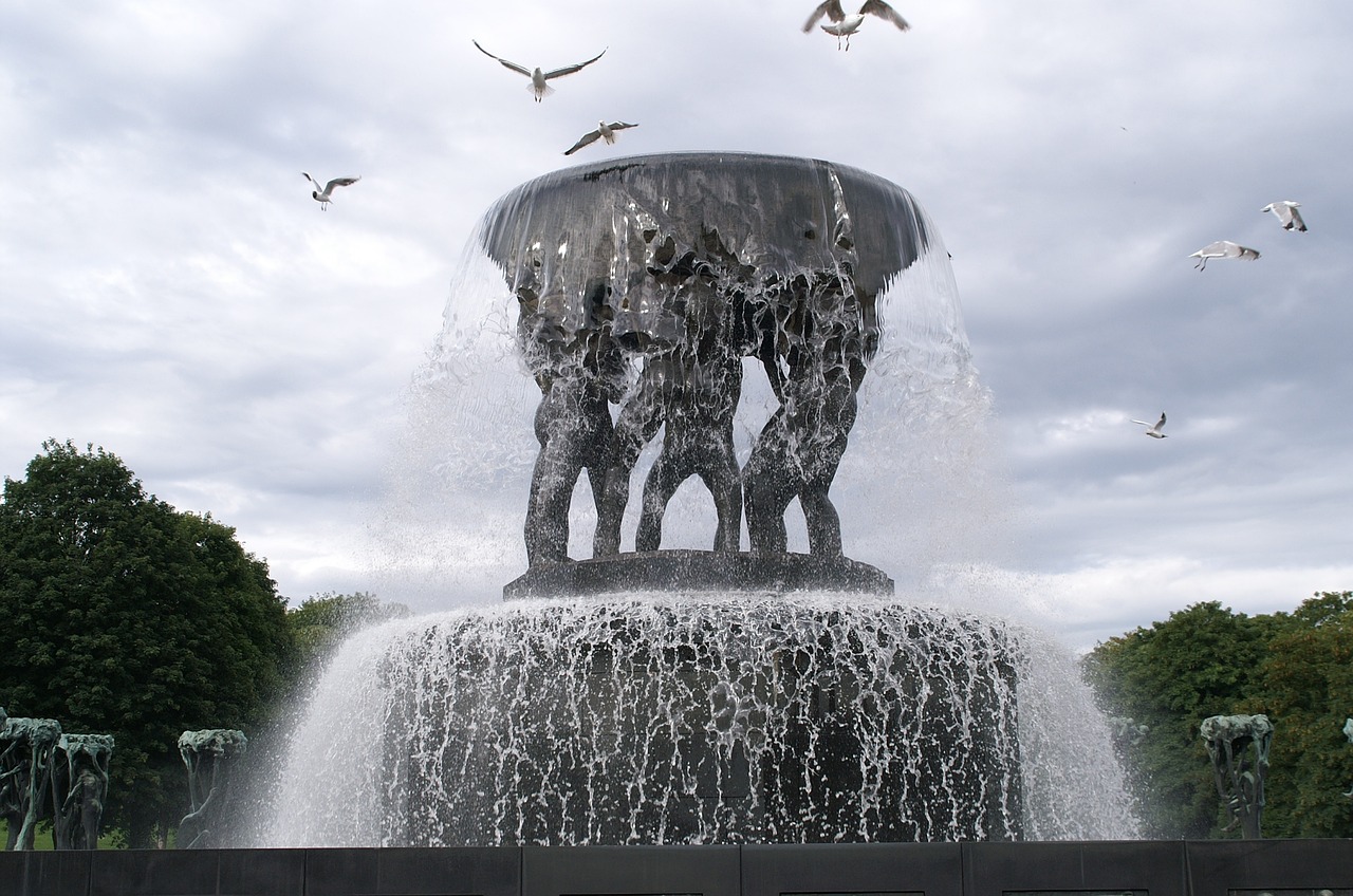 fountain water splashing free photo