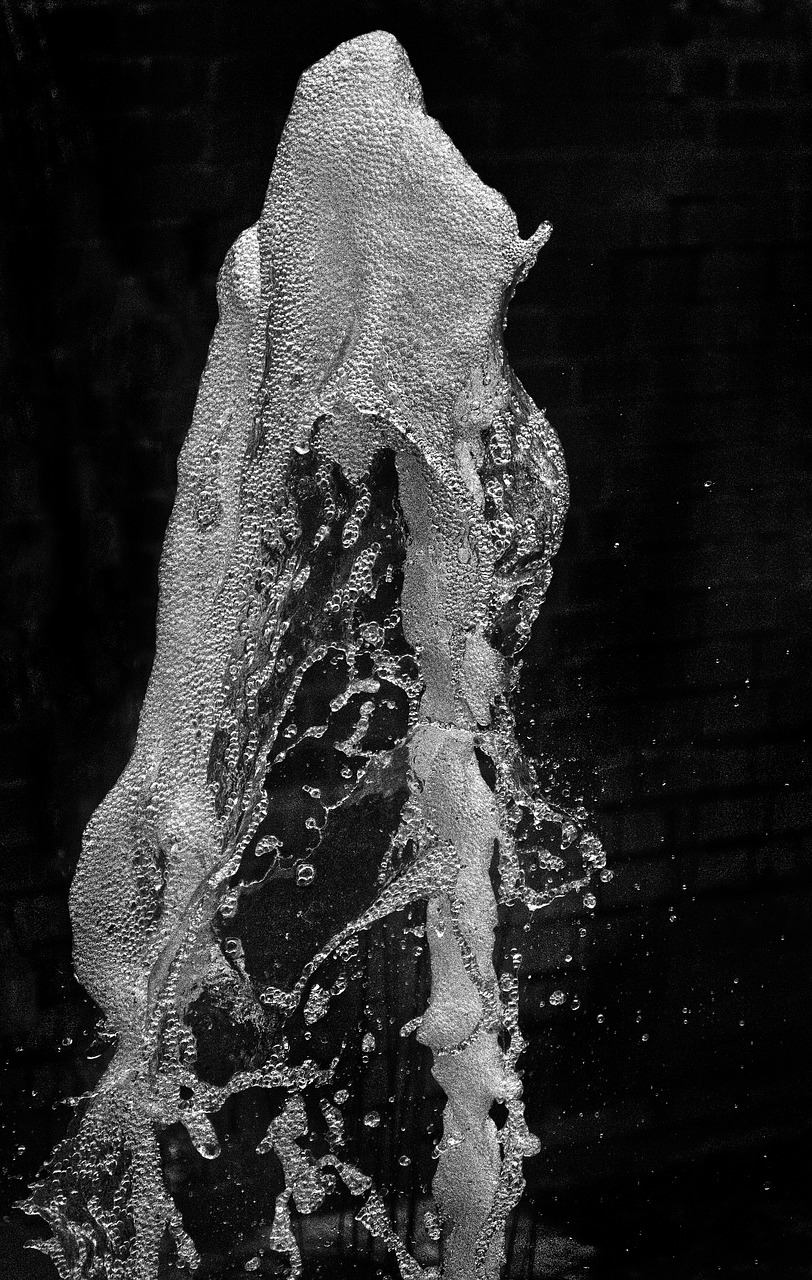 fountain highspeed photography drop of water free photo