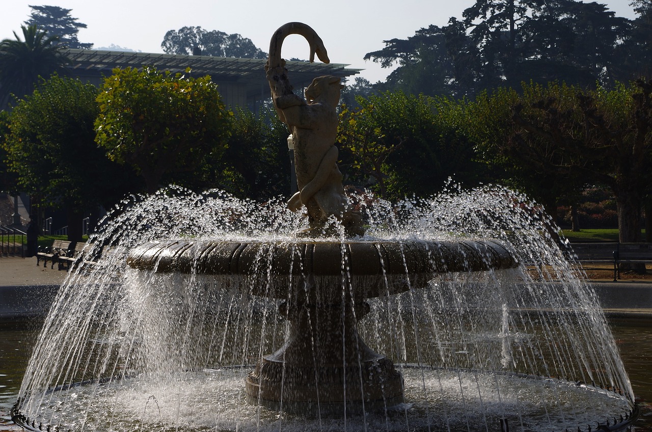 Текст песни water fountain. Водяной фонтан. Вода в фонтане. Фонтанчик с водой. Фигура для фонтана.