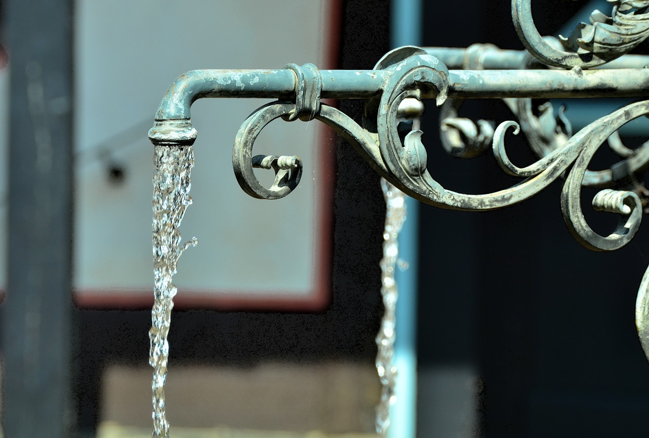 fountain water flow free photo