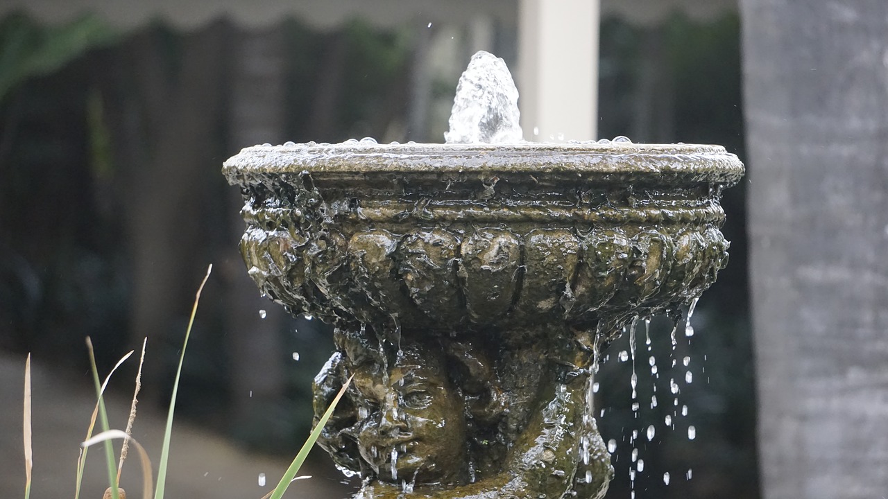 fountain  outside  outdoors free photo