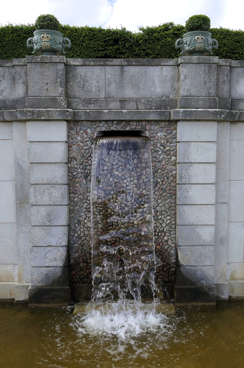 fountain  castle  wall free photo