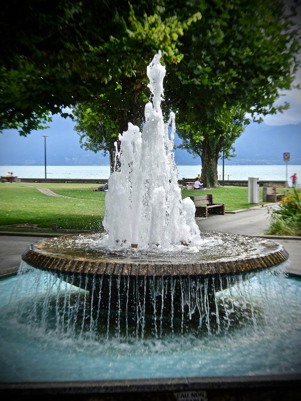 fountain  water  tranquil free photo