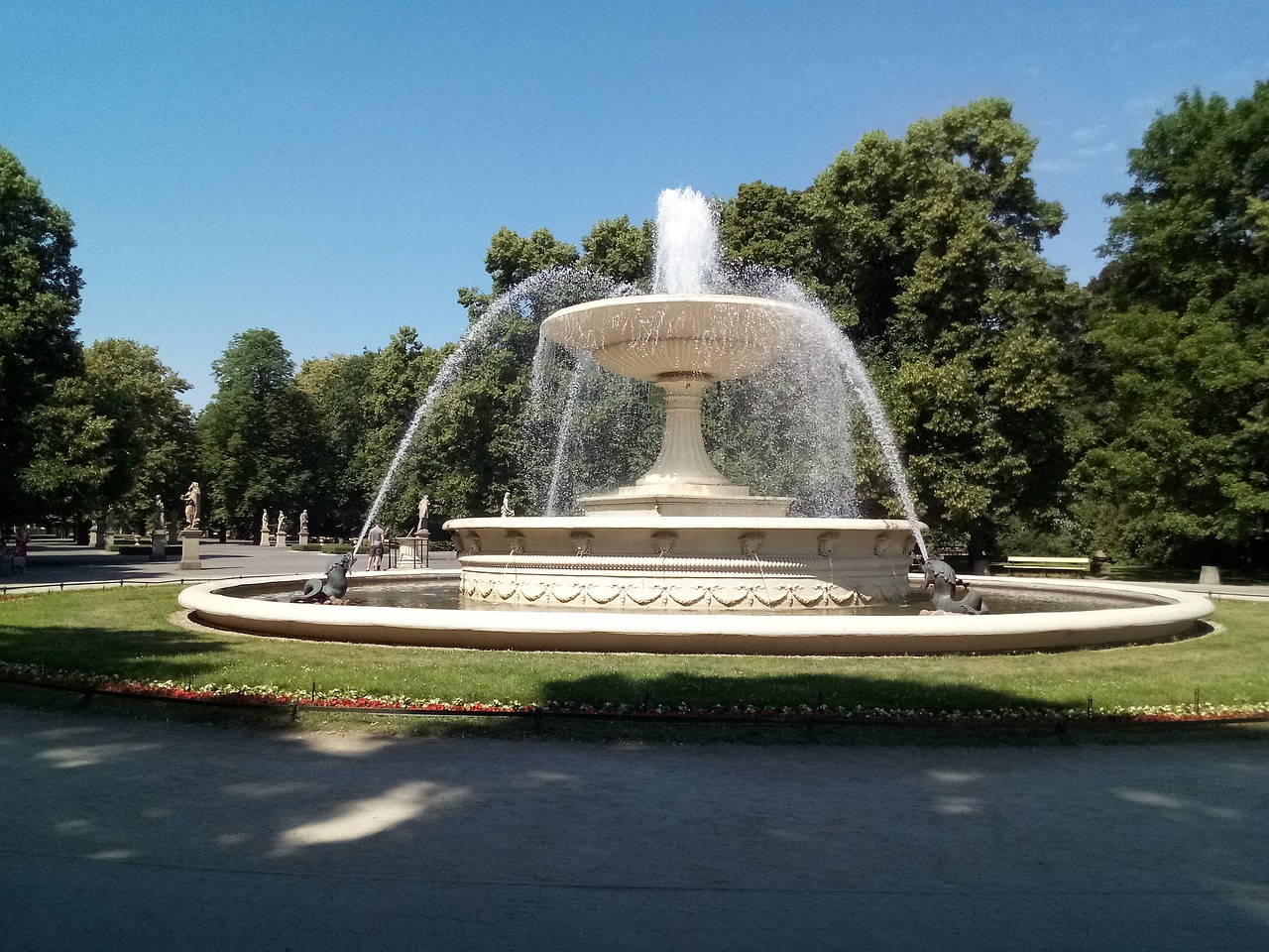 fountain  park  warsaw free photo