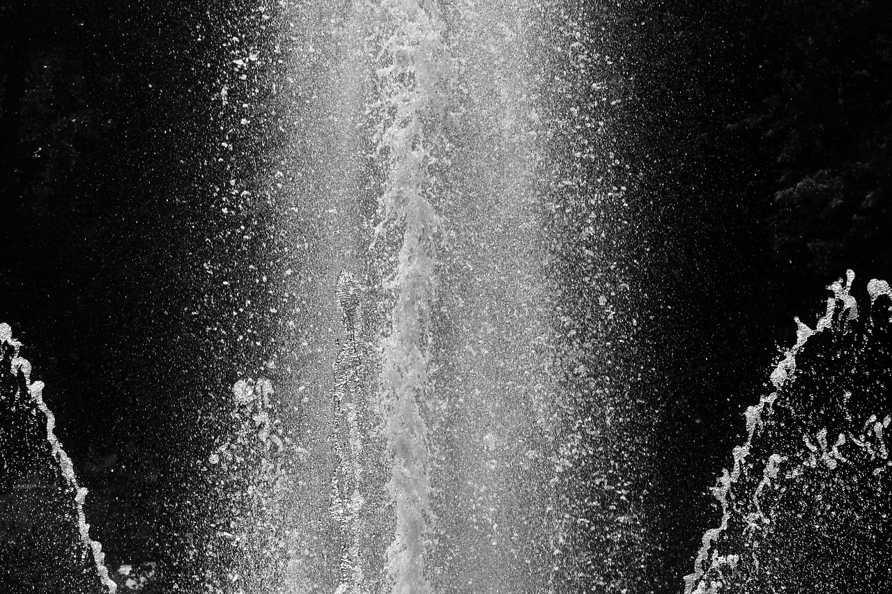 fountain  water  water fountain free photo