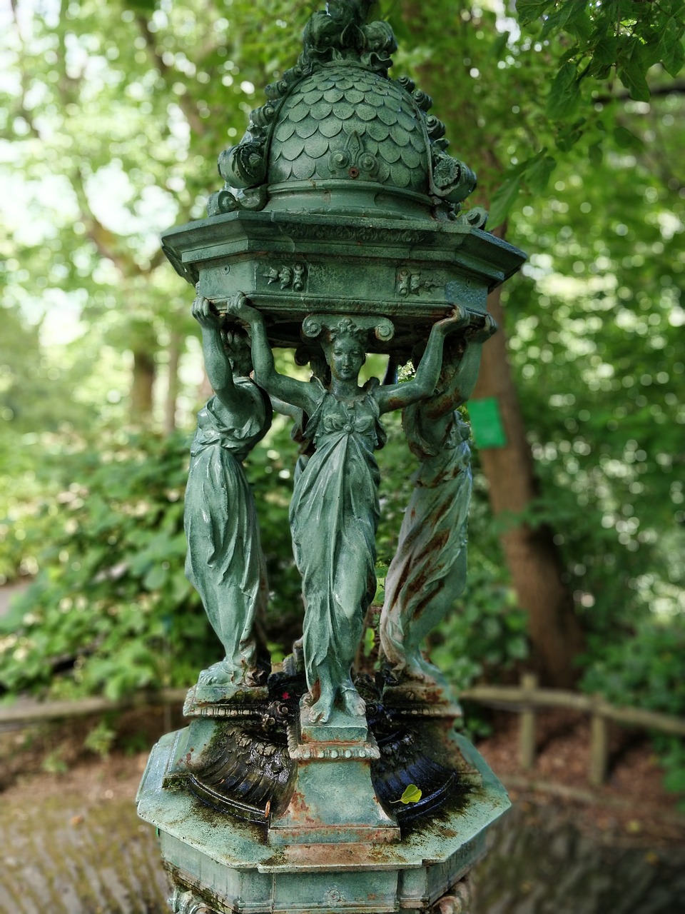 fountain  fontaine wallace  nantes free photo