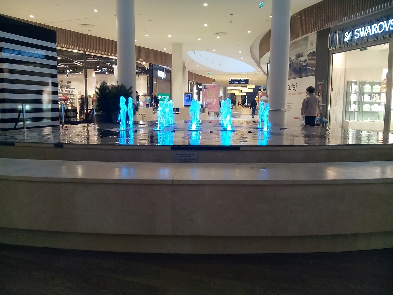 fountain the shopping center shops free photo