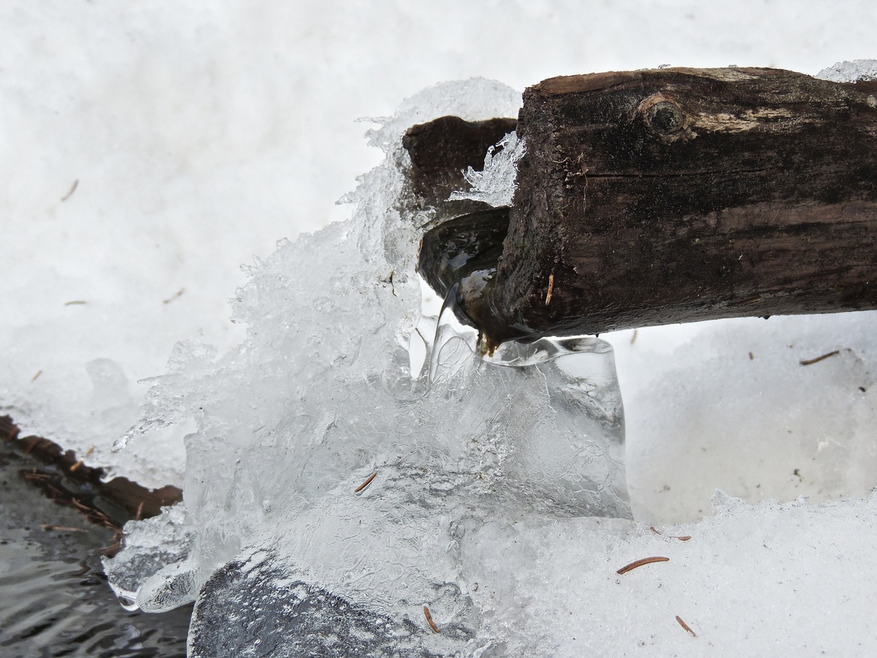 fountain water winter free photo