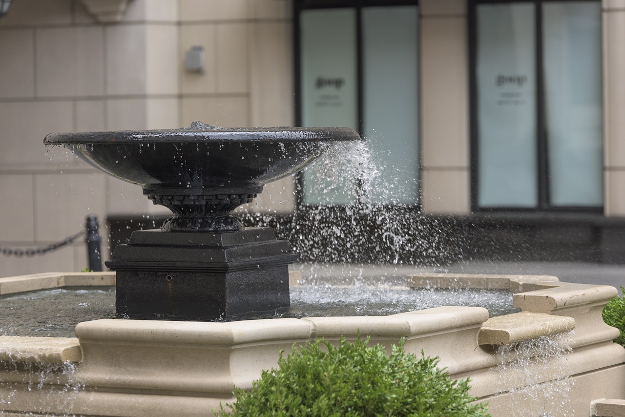 fountain water windy free photo