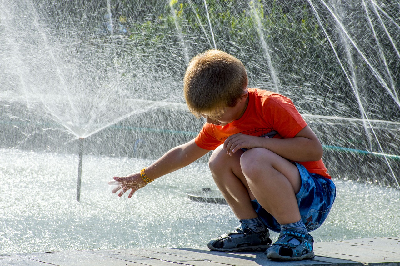 fountain spray baby free photo