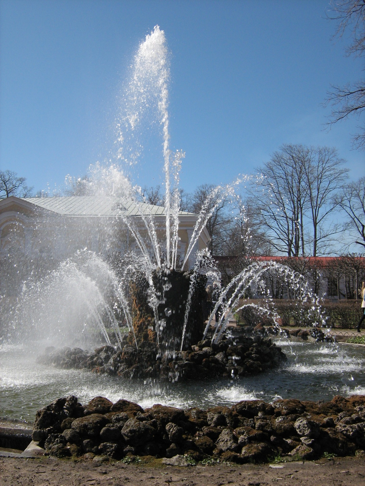 fountain water rain free photo