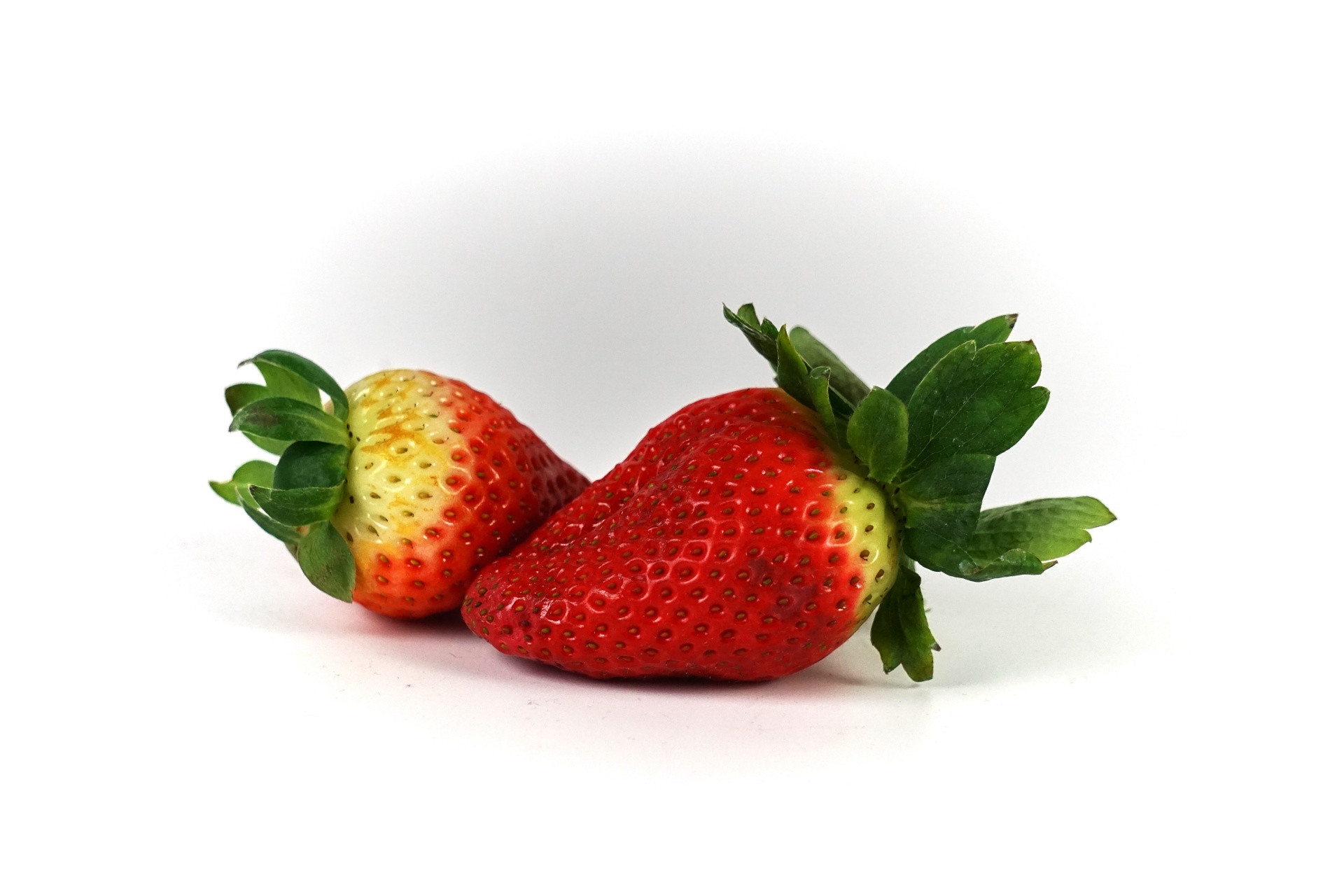 strawberries fruits desserts free photo