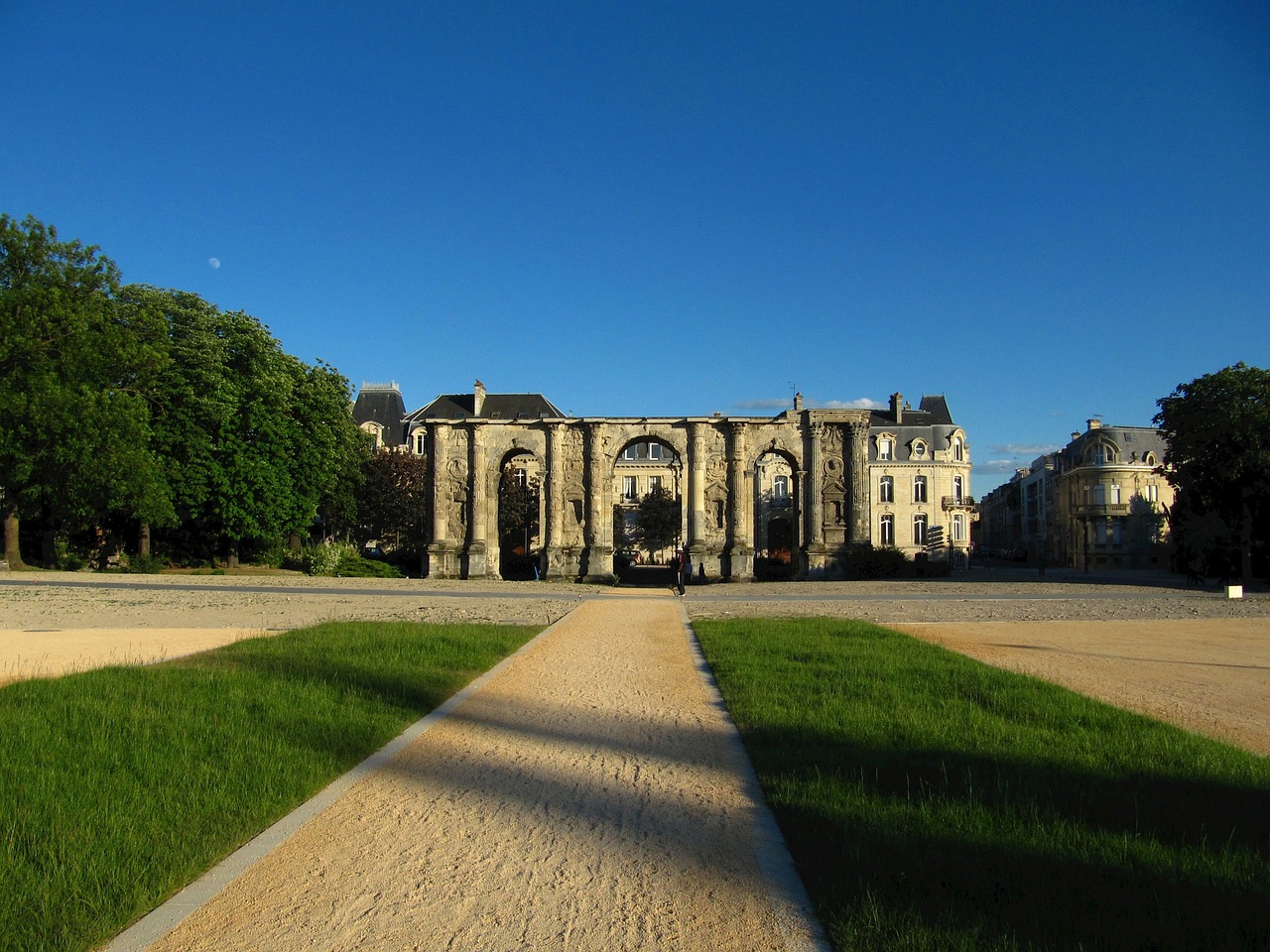 france castle landmark free photo