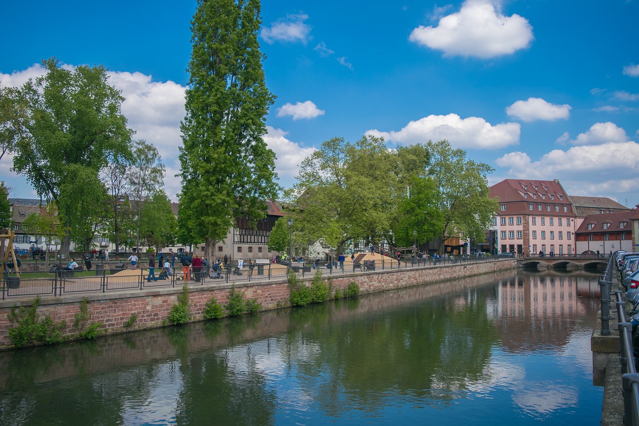 France water. Река в Страсбурге. Воды Франции. Strasbourg горизонтальное фото. Water France.