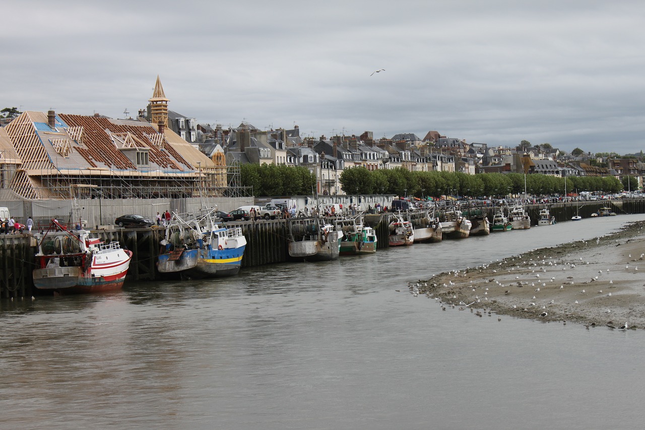 france  holiday  sea free photo