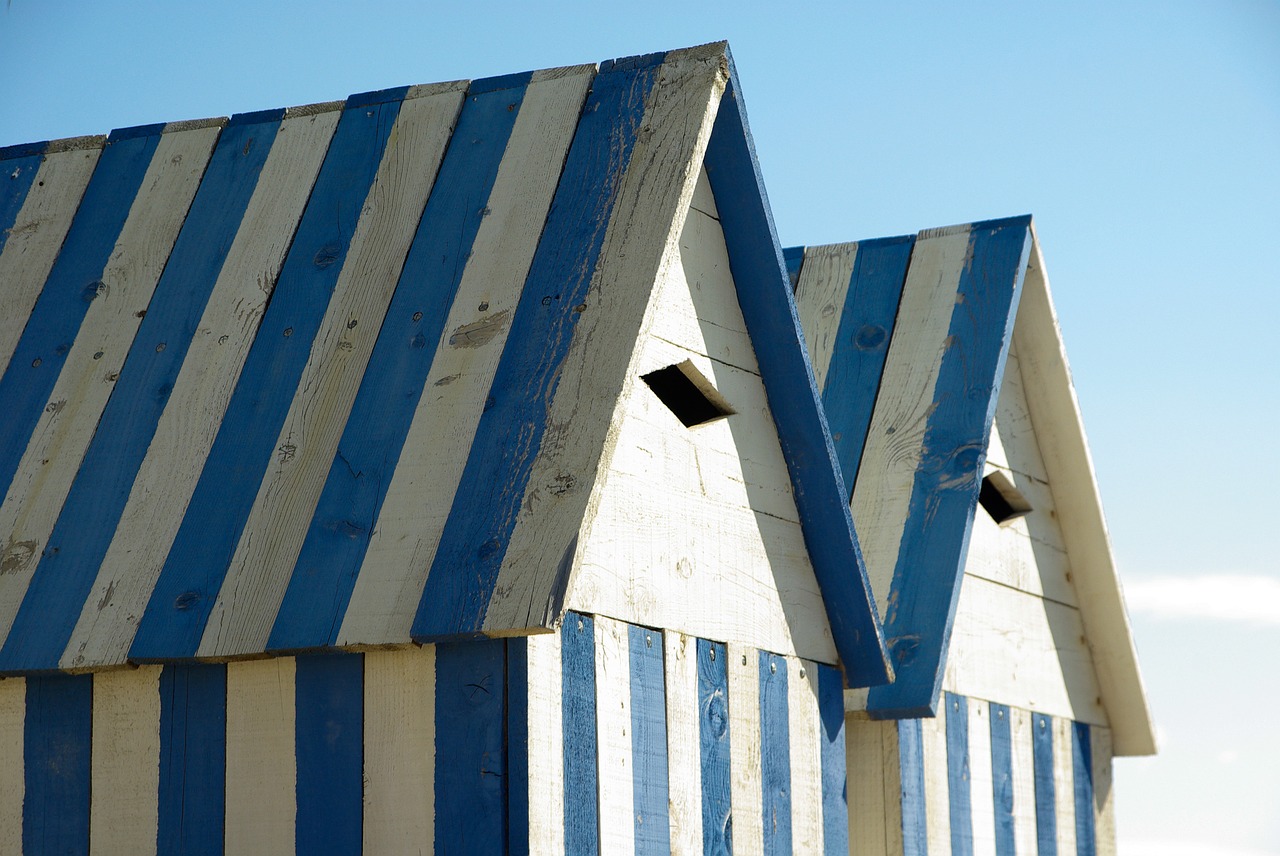 france beach cabin free photo