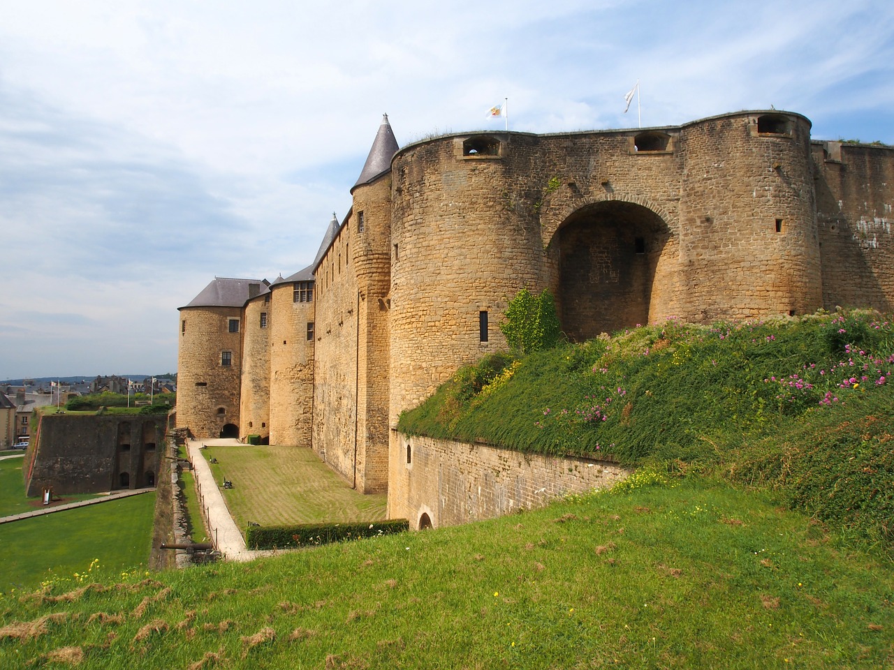 france castle wall free photo