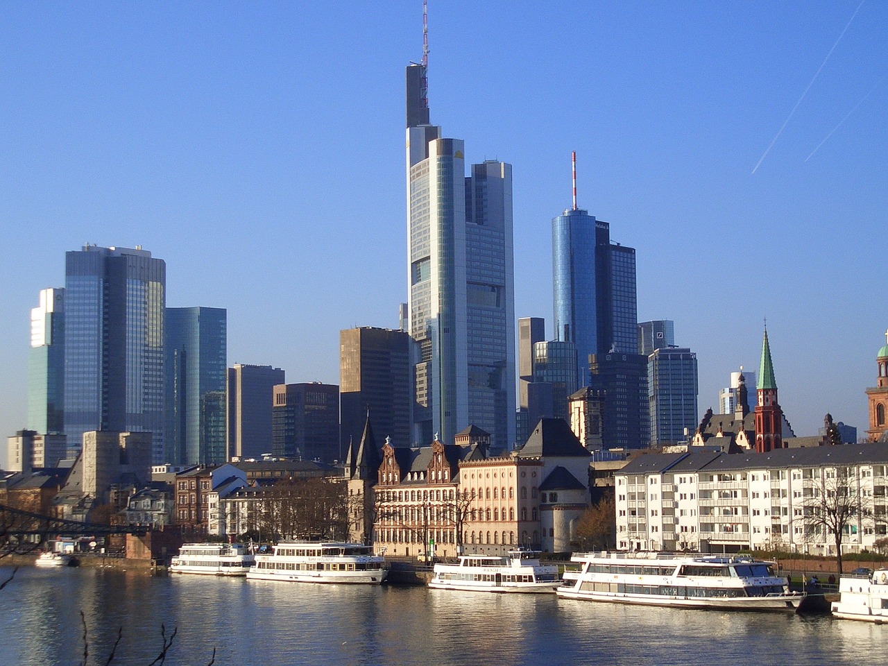 frankfurt skyline hochaeuser free photo