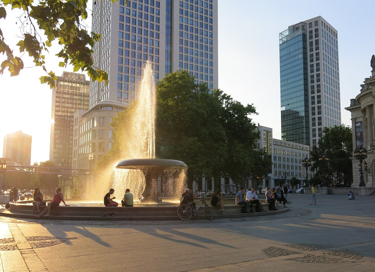 Город света. Fountain City. Картинка Frankfurt.