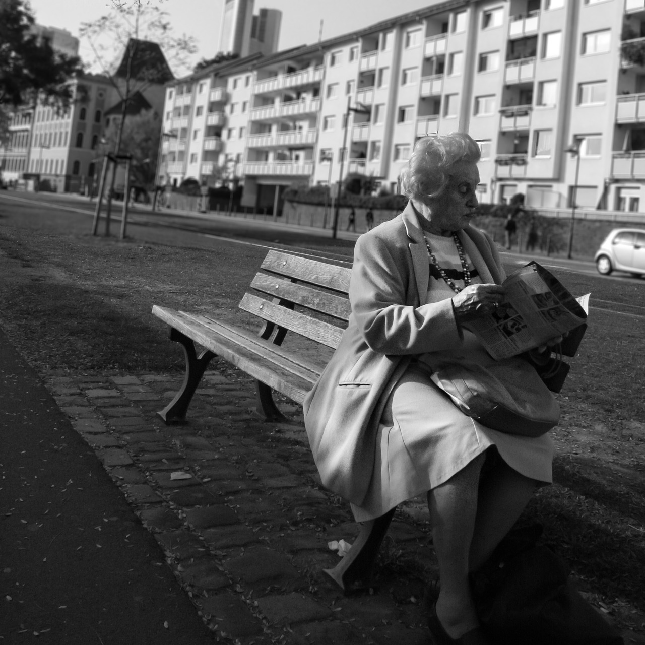 frankfurt public bench woman old free photo