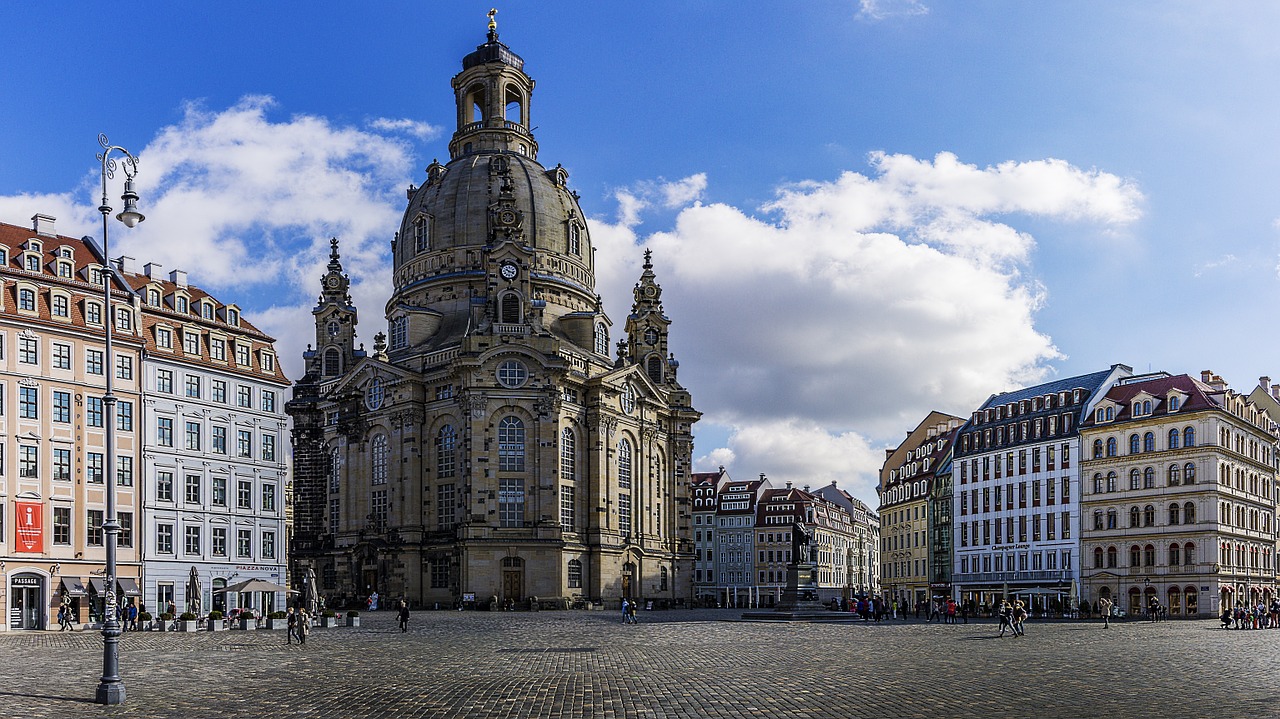 frauenkirche space dresden free photo