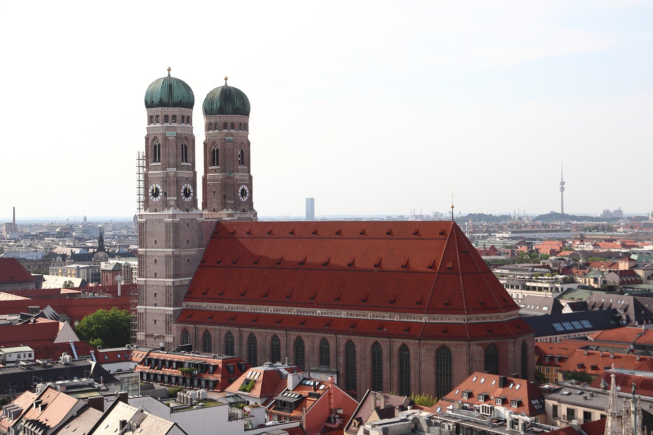 frauenkirche  munich  dom free photo