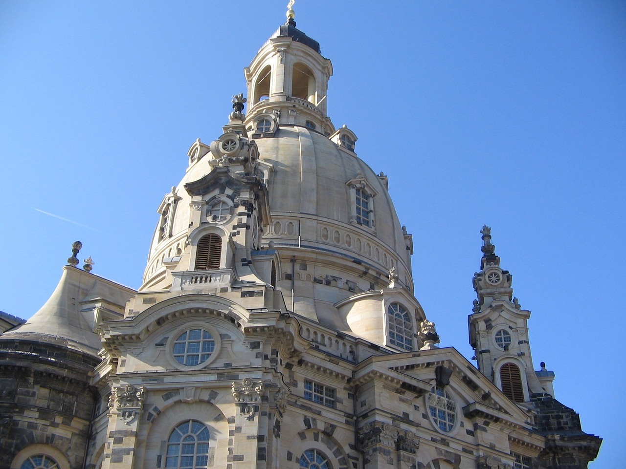 frauenkirche dresden steeple free photo