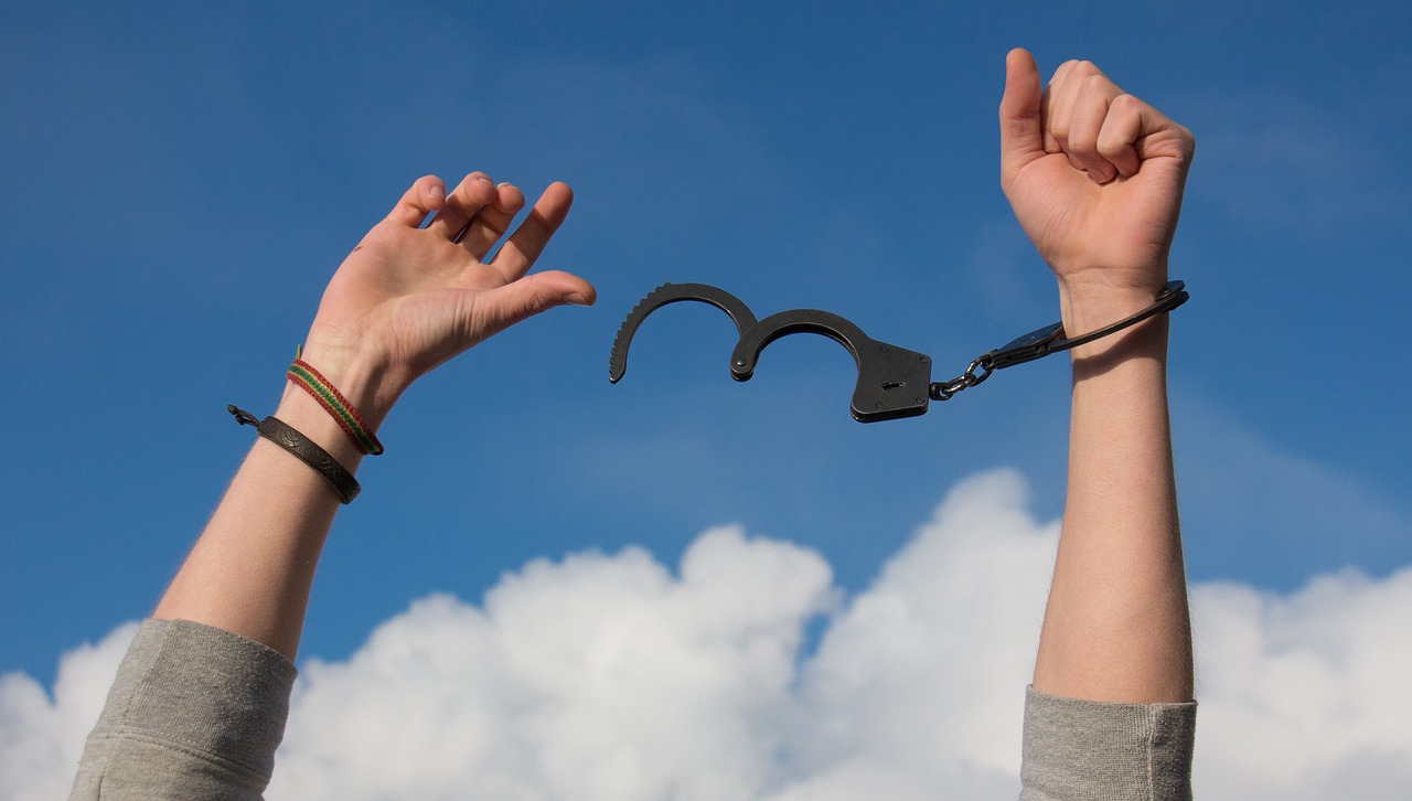 freedom,sky,hands,handcuffs,clouds,man,thief,hiv,aids,release,hope,a man in handcuffs,hands in handcuffs,hands on the sky background,olimpijka,thief in handcuffs,happiness,relief,the dependence of,drug dependence,freedom from drugs,drug addiction,addict,alcoholic,dependent,free pictures, free photos, free images, royalty free, free illustrations, public domain