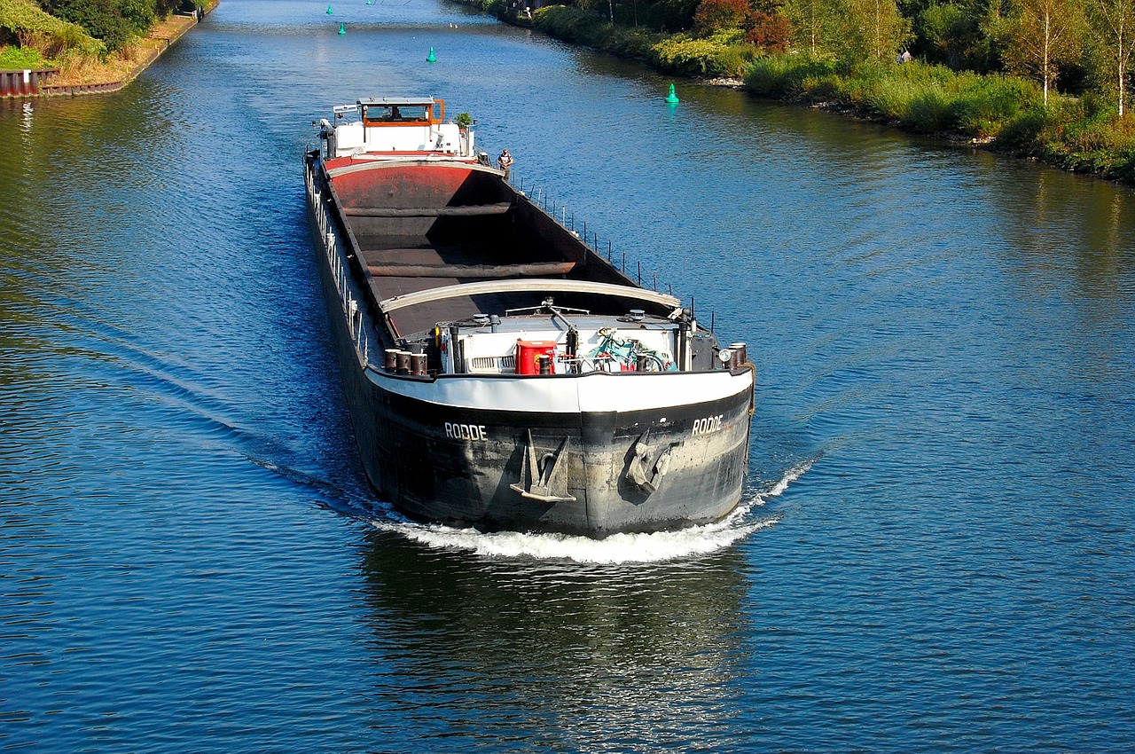 freighter frachtschiff channel free photo